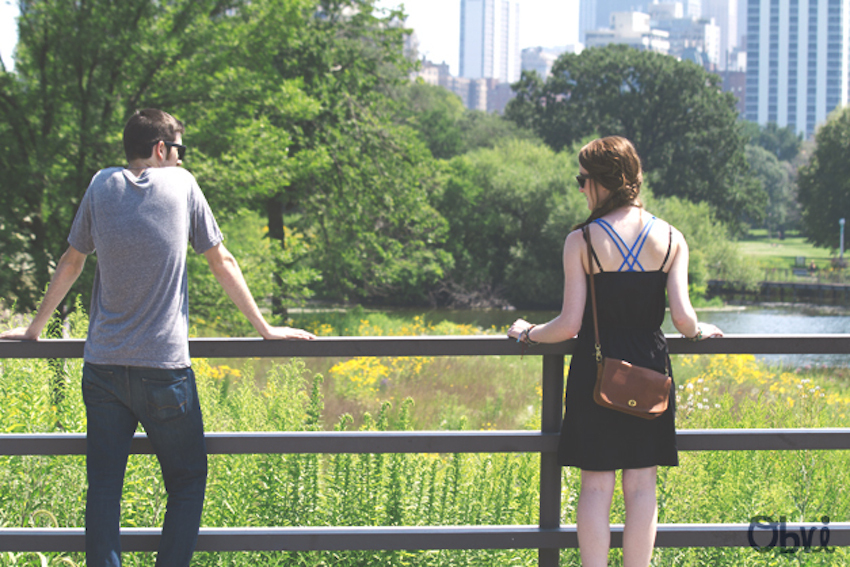 Couple in Chicago at the Lincoln Park Zoo in the Summer
